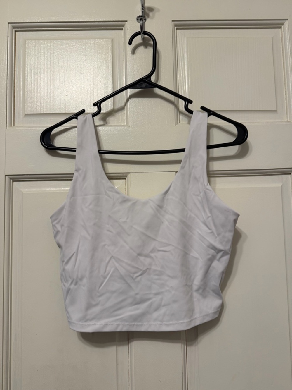 White Women's Scoop Neck Cropped Lift Tank Top